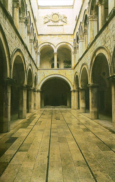 111-внутренний дворик палаццо Спонза